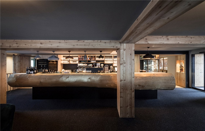 意大利雪山里的Zallinger現(xiàn)代木屋酒店設(shè)計案例 意大利雪山里的Zallinger現(xiàn)代木屋酒店設(shè)計案例