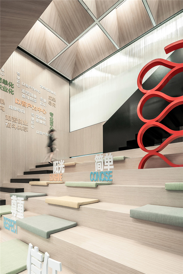 激發(fā)員工創(chuàng)造力的知名地產(chǎn)集團(tuán)總部辦公樓設(shè)計(jì) 激發(fā)員工創(chuàng)造力的知名地產(chǎn)集團(tuán)總部辦公樓設(shè)計(jì)