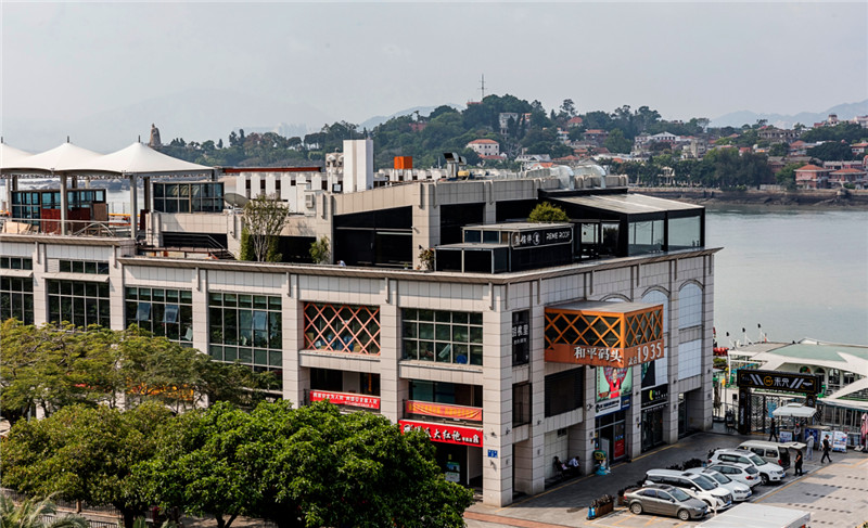 高端海鮮餐廳設(shè)計(jì)推薦：叁樓伴·金鍋海鮮設(shè)計(jì)