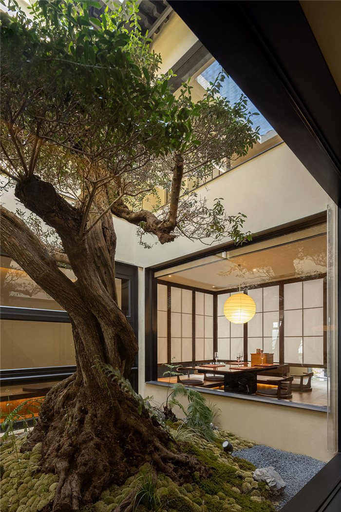 江南水鄉(xiāng)里的日料 翼會(huì)席日式餐廳設(shè)計(jì)賞析 江南水鄉(xiāng)里的日料 翼會(huì)席日式餐廳設(shè)計(jì)賞析